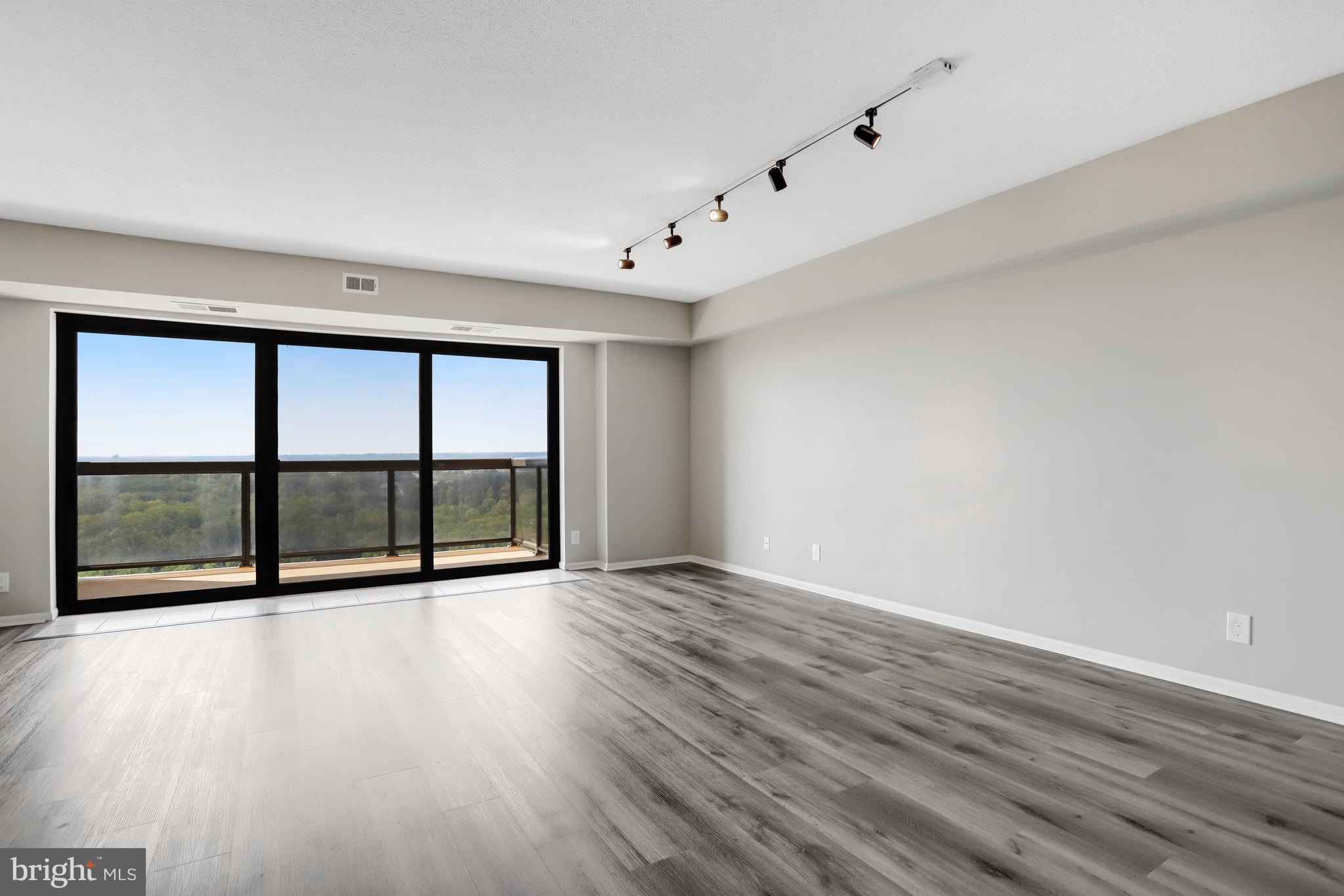 307 Yoakum Pkwy #1802