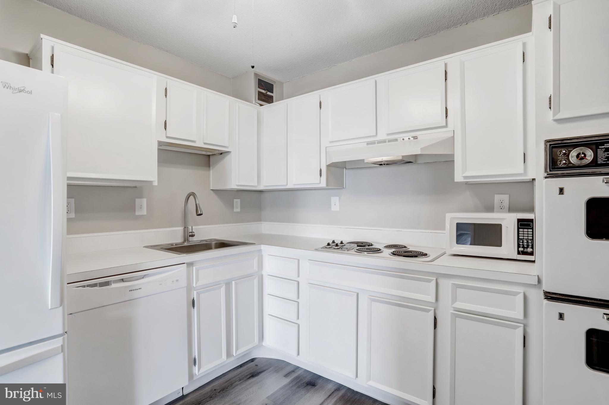 307 Yoakum Pkwy #1802