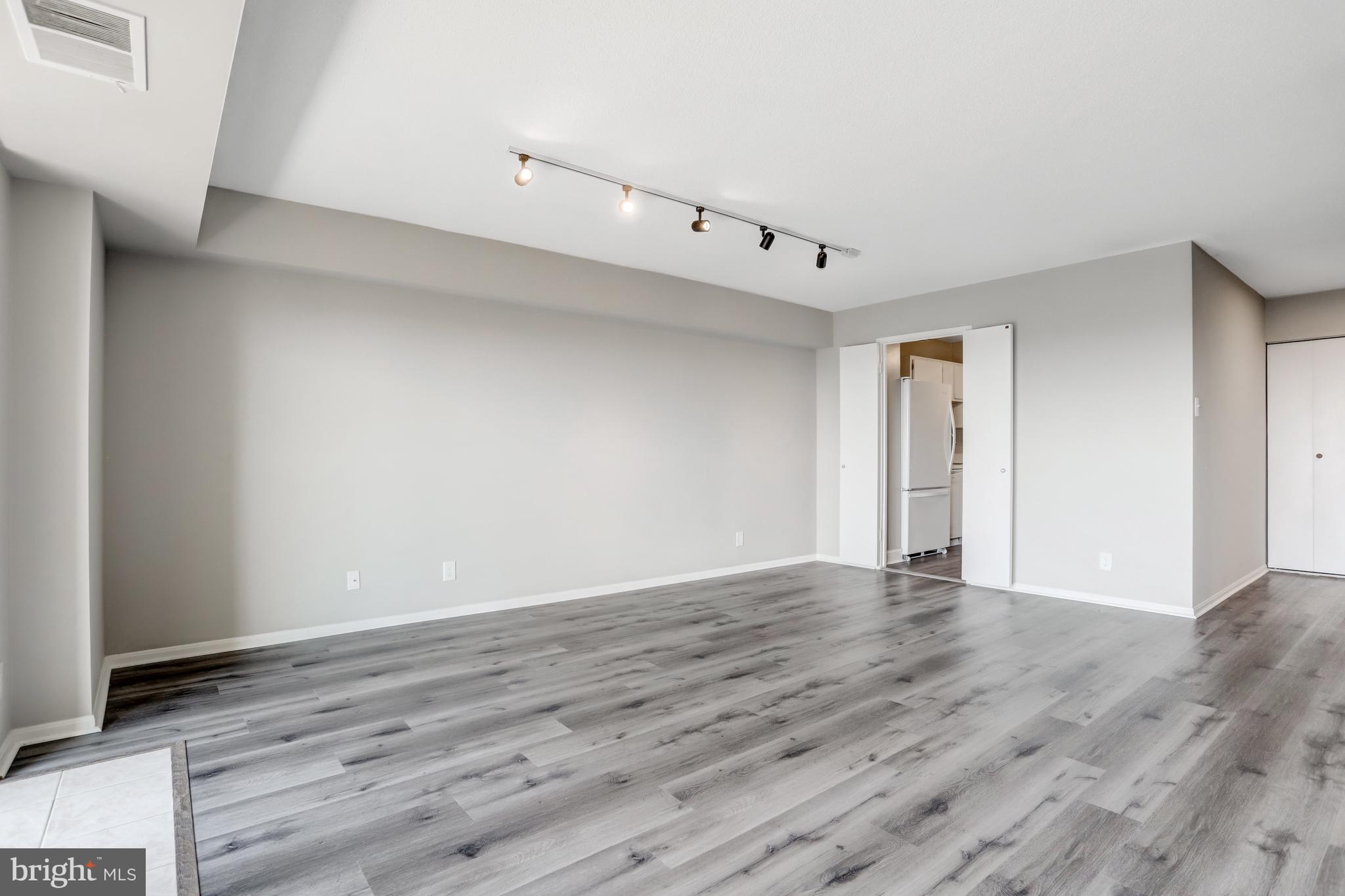 307 Yoakum Pkwy #1802