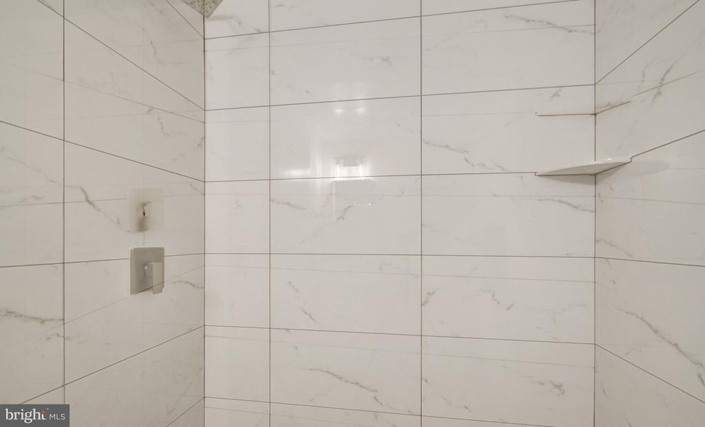 5340 HOLMES RUN PARKWAY Unit: 516