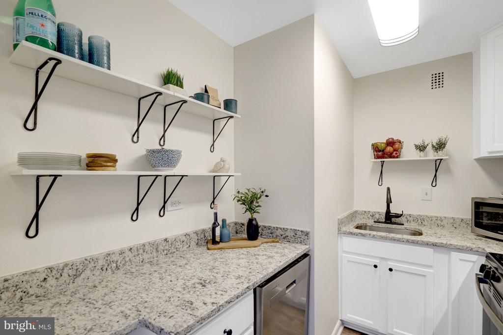 5340 HOLMES RUN PARKWAY Unit: 516