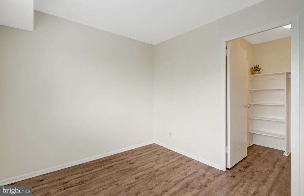 5340 HOLMES RUN PARKWAY Unit: 516