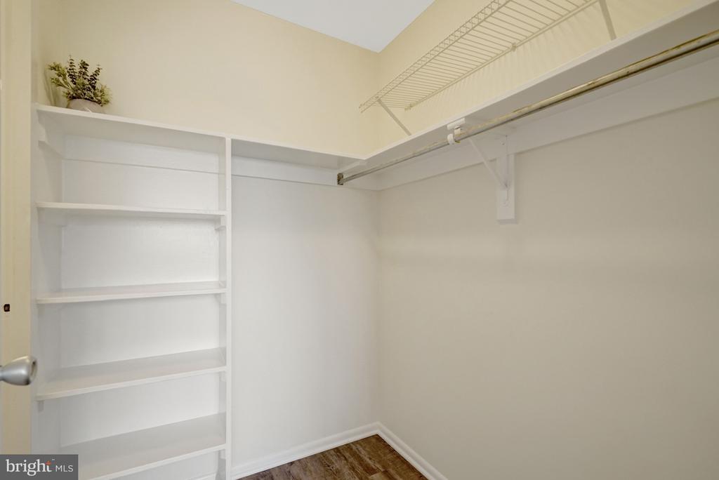 5340 HOLMES RUN PARKWAY Unit: 516