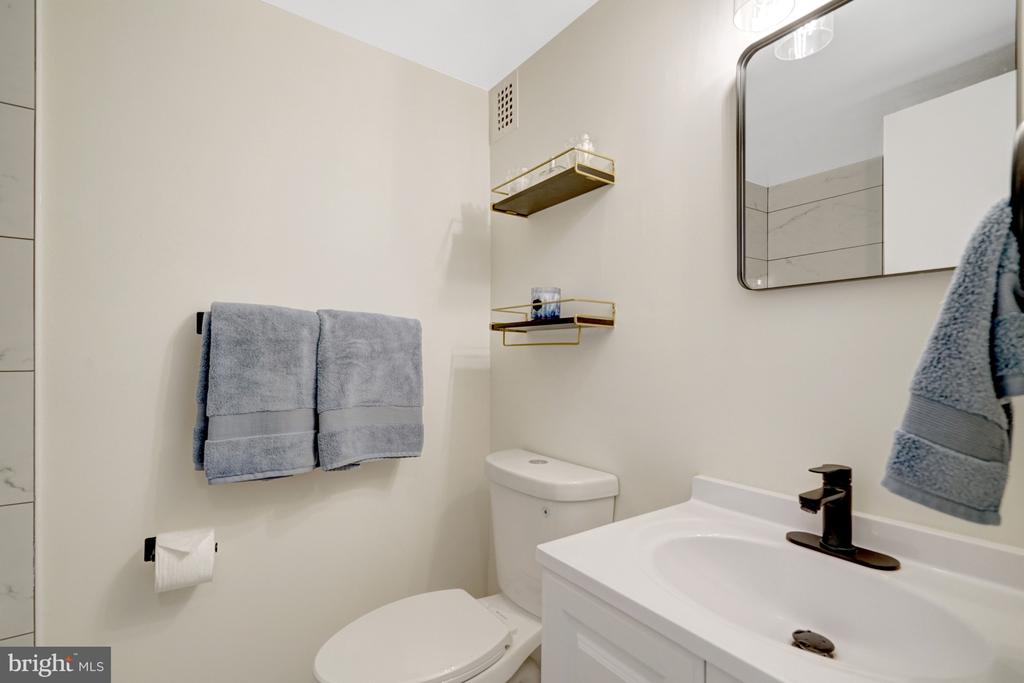 5340 HOLMES RUN PARKWAY Unit: 516