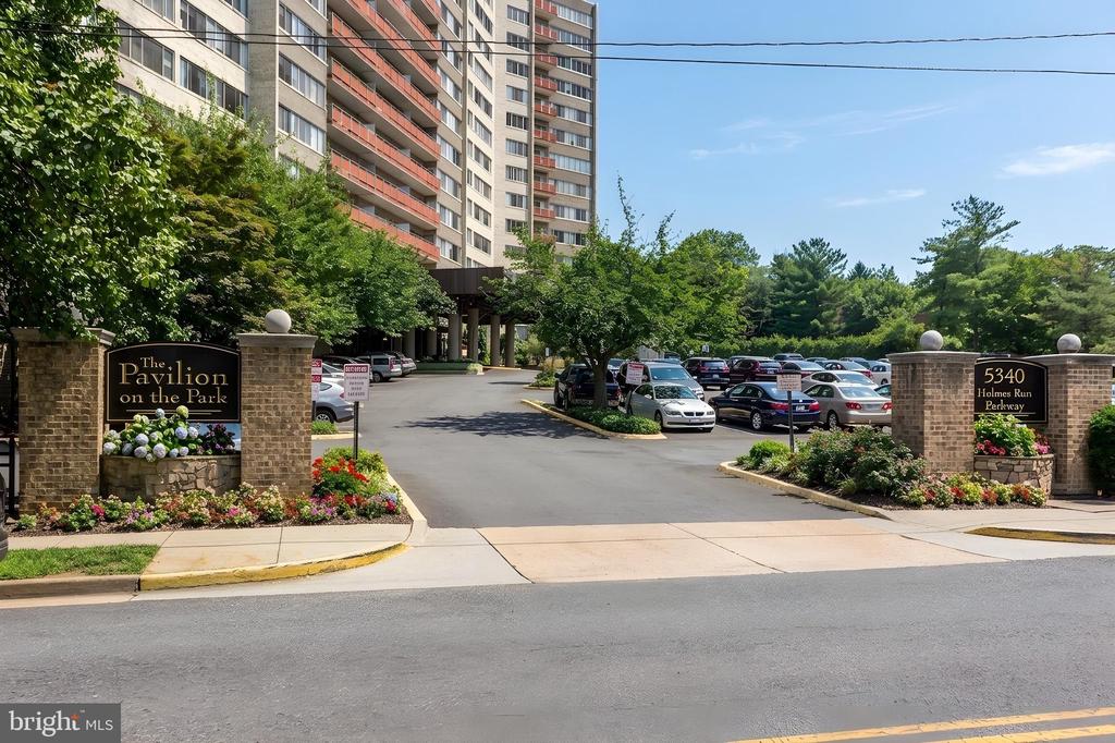 5340 HOLMES RUN PARKWAY Unit: 516