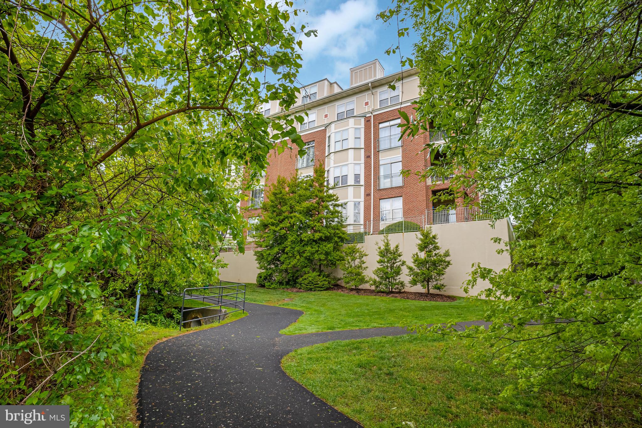 1851 Stratford Park Pl #408