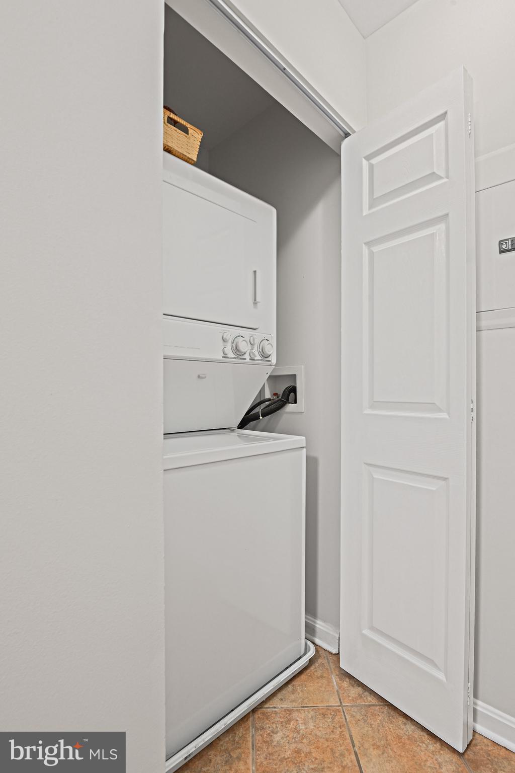 1851 Stratford Park Pl #408