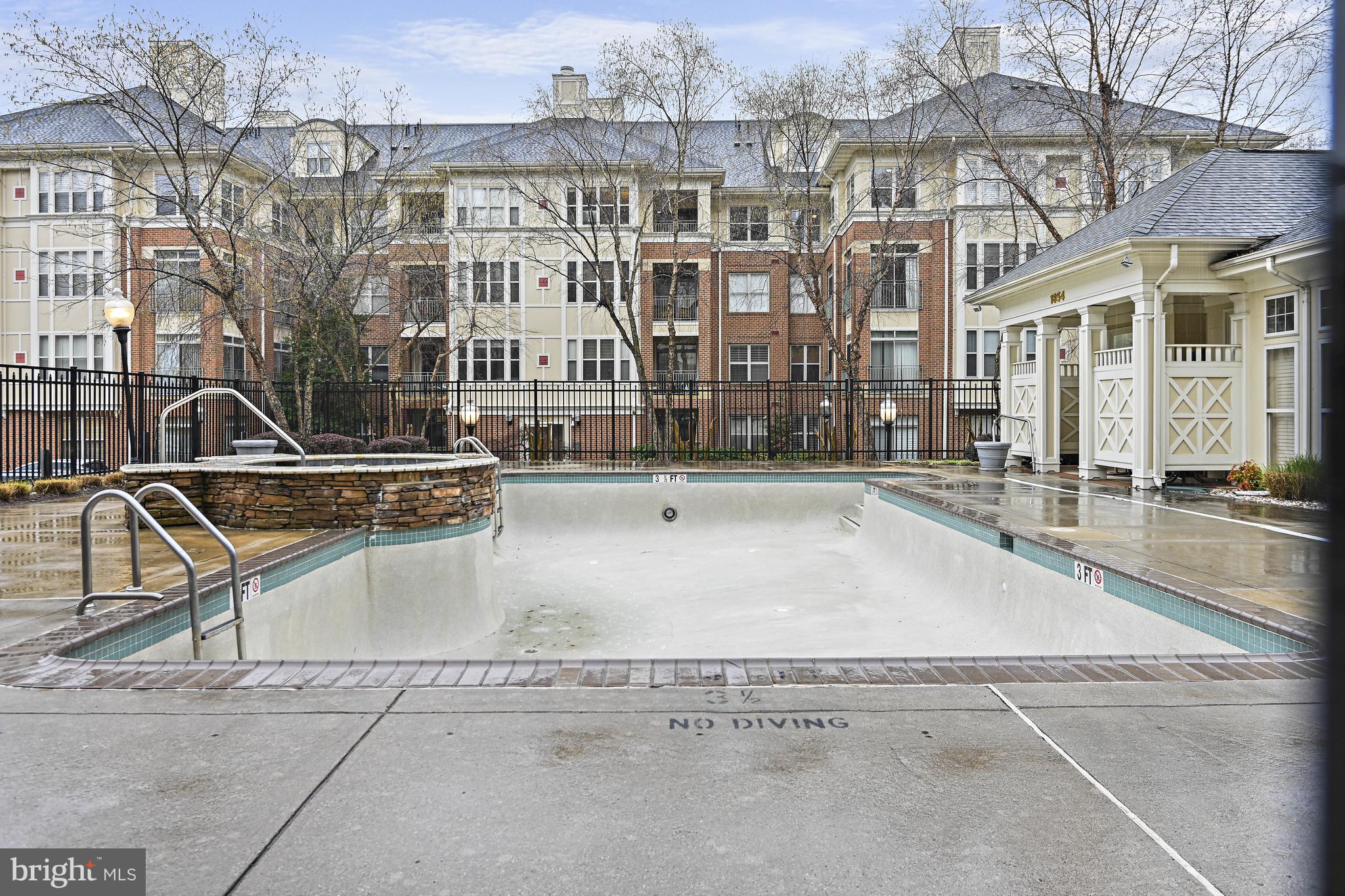 1851 Stratford Park Pl #408