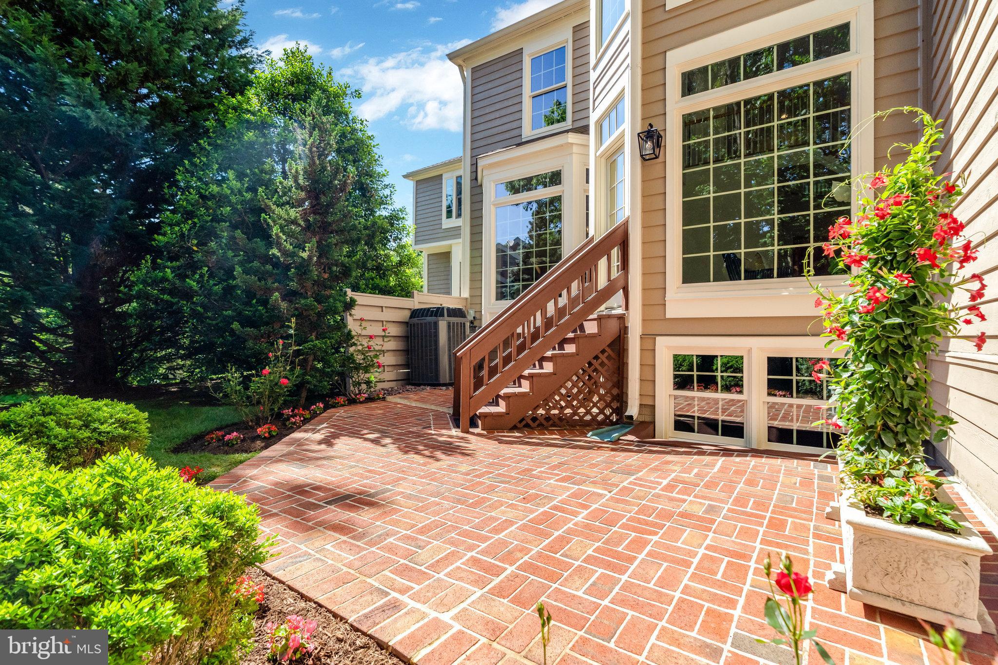 11404 Hollow Timber Way