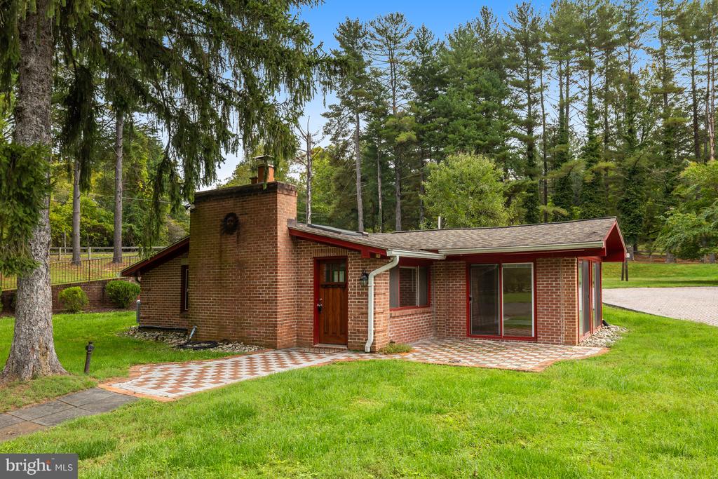 1036 LEIGH MILL RD