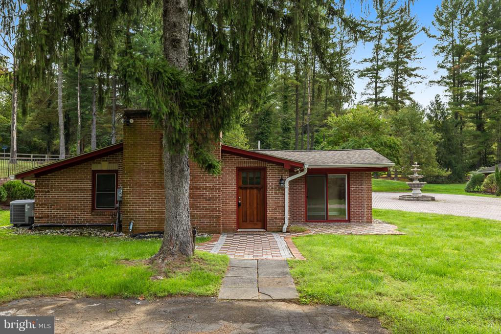 1036 LEIGH MILL RD