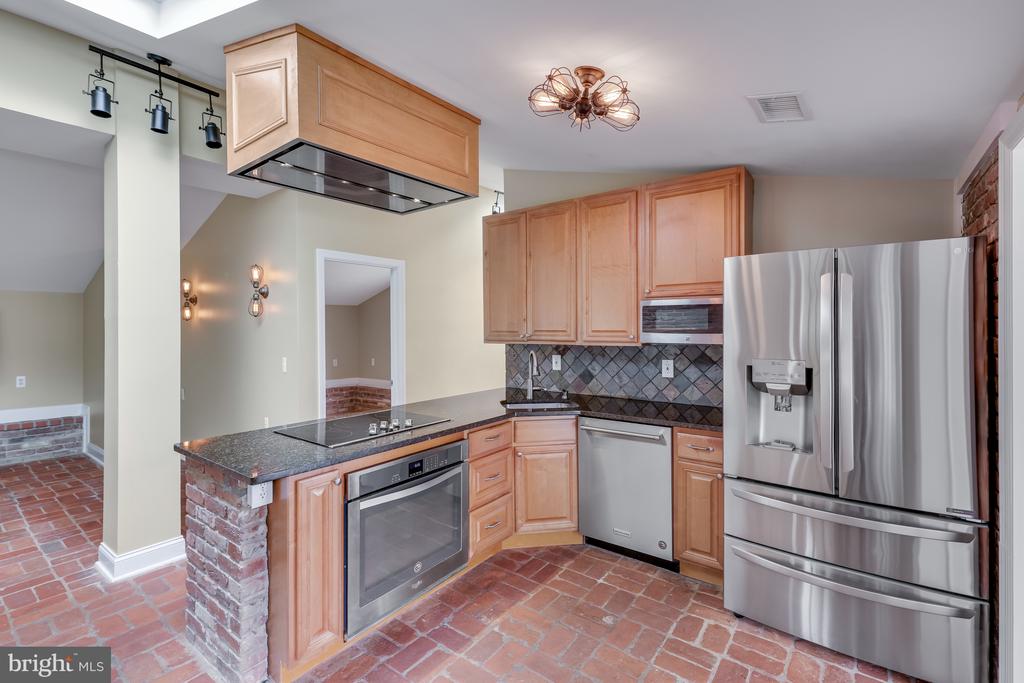 1036 LEIGH MILL RD
