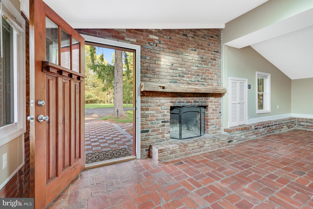 1036 LEIGH MILL RD