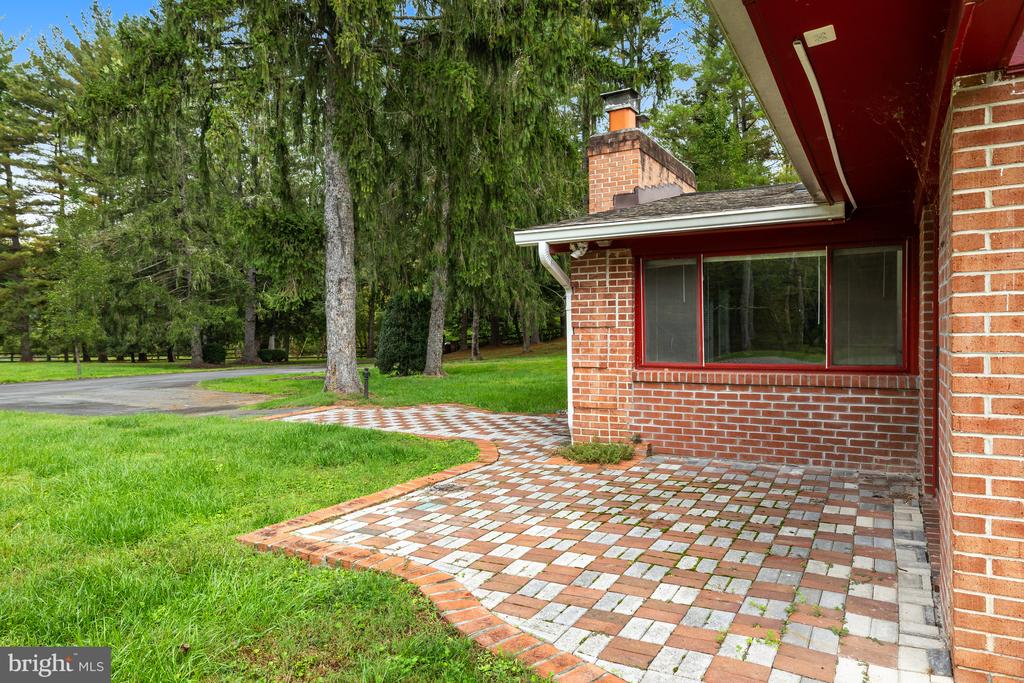 1036 LEIGH MILL RD