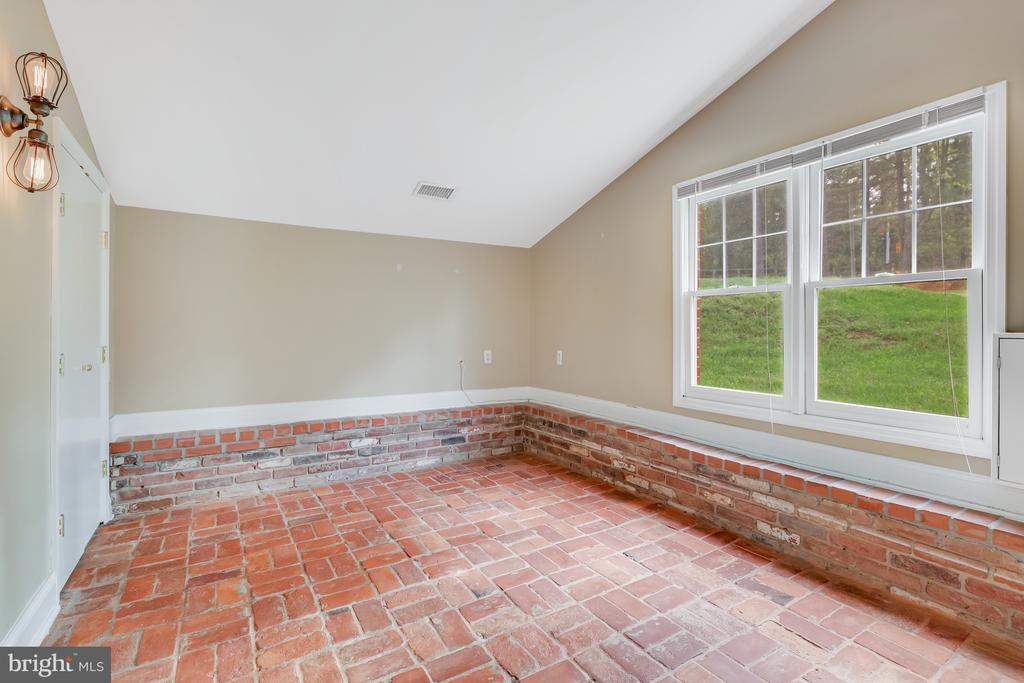 1036 LEIGH MILL RD