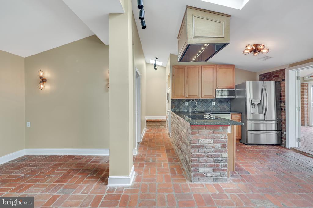 1036 LEIGH MILL RD