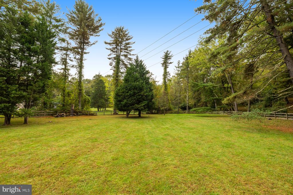 1036 LEIGH MILL RD