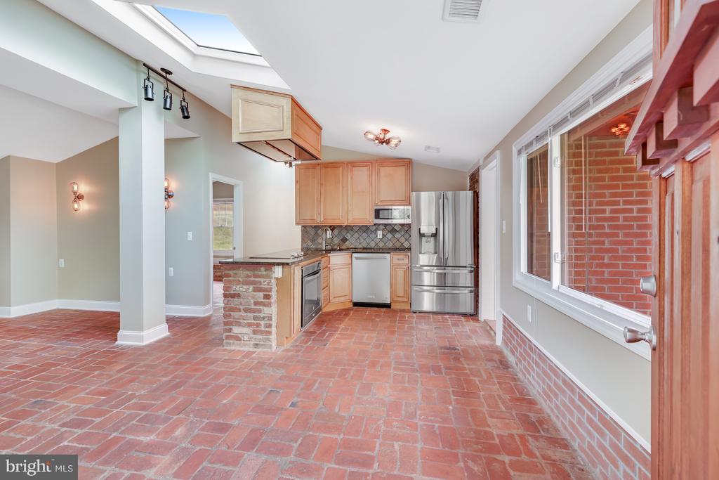 1036 LEIGH MILL RD