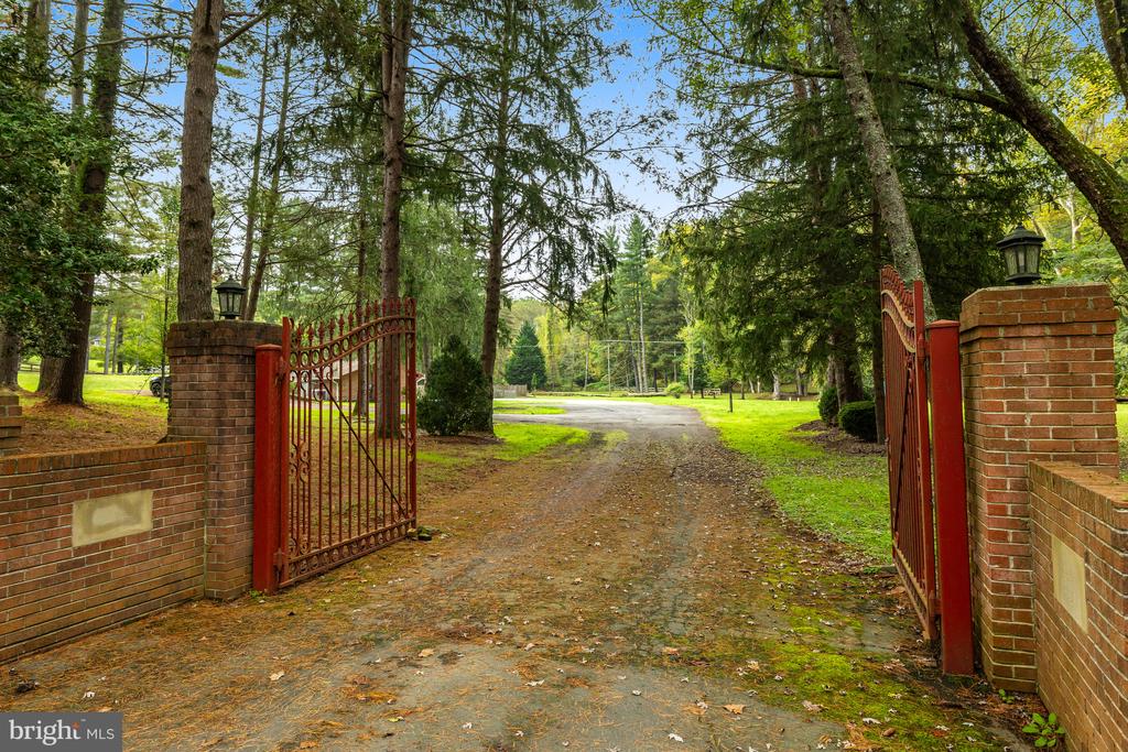 1036 LEIGH MILL RD