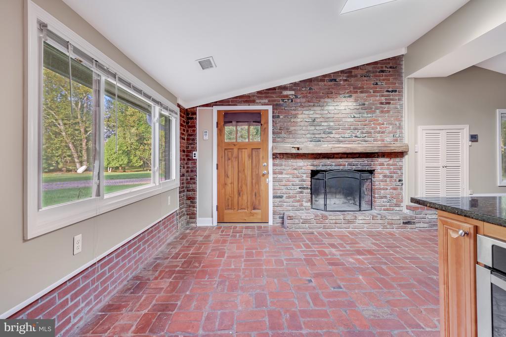 1036 LEIGH MILL RD