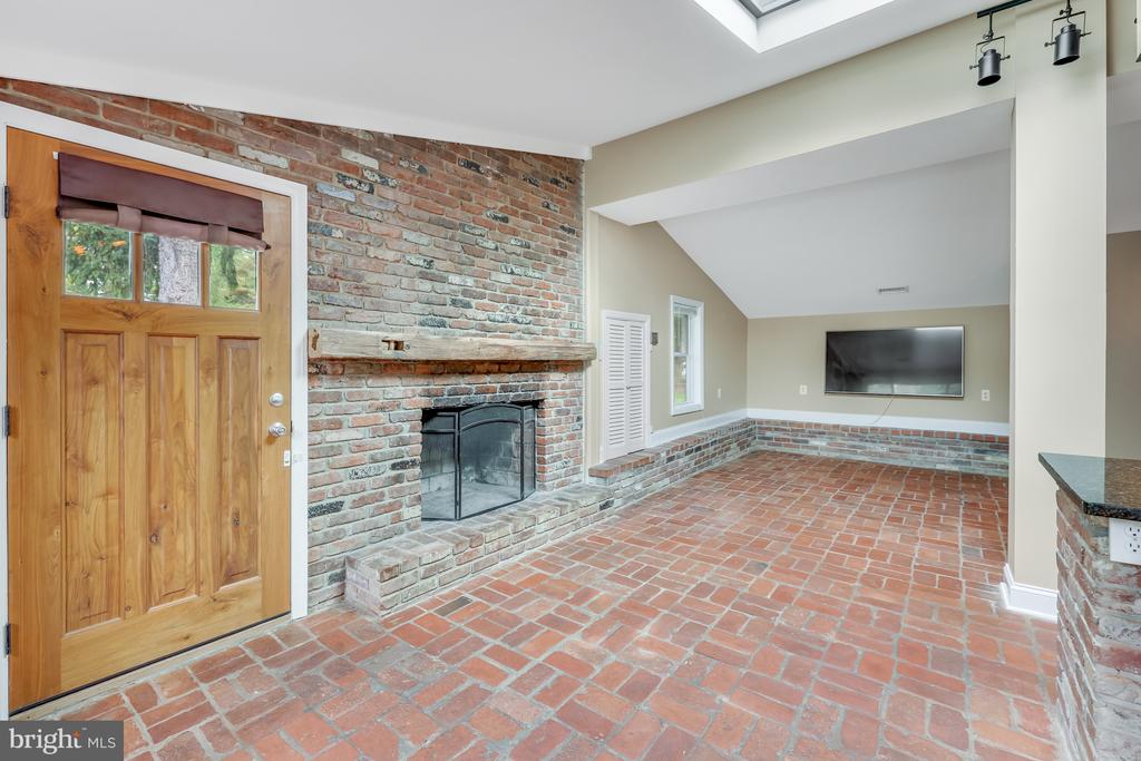 1036 LEIGH MILL RD