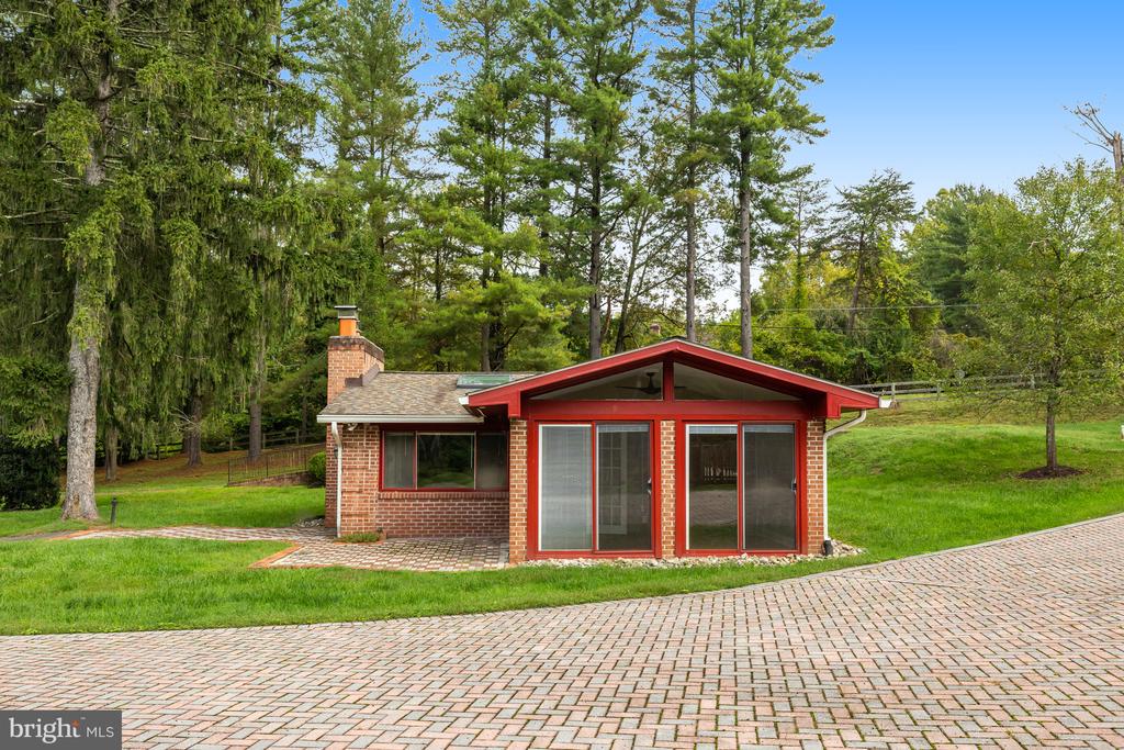 1036 LEIGH MILL RD
