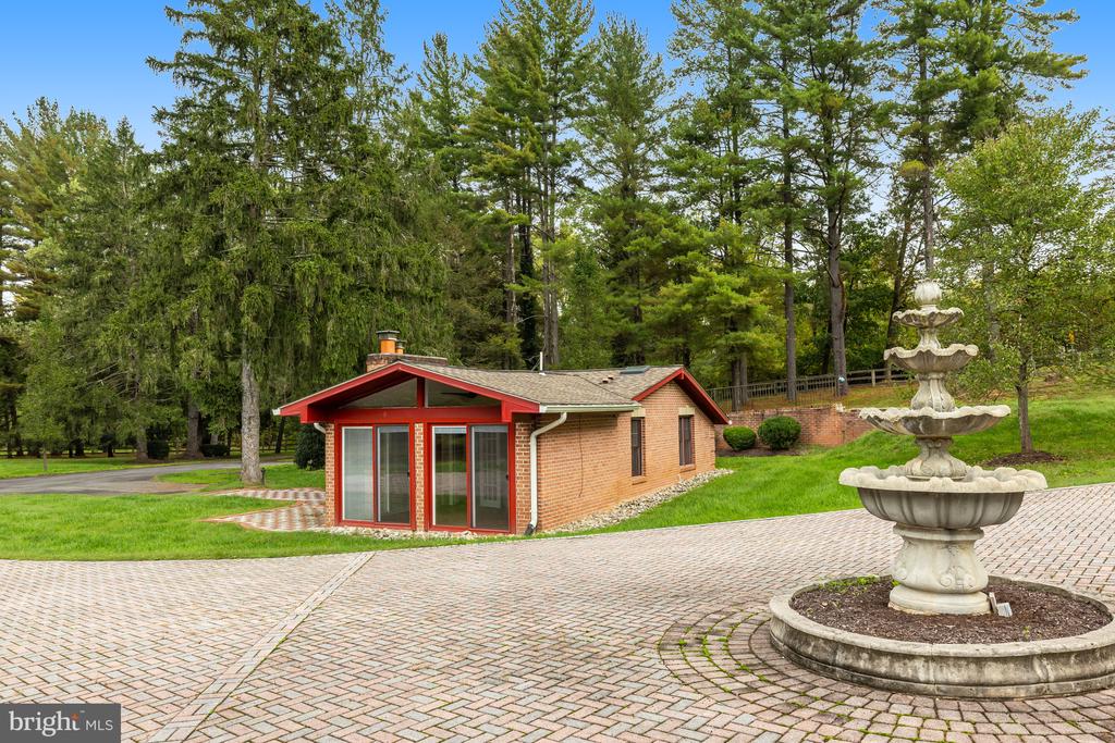 1036 LEIGH MILL RD