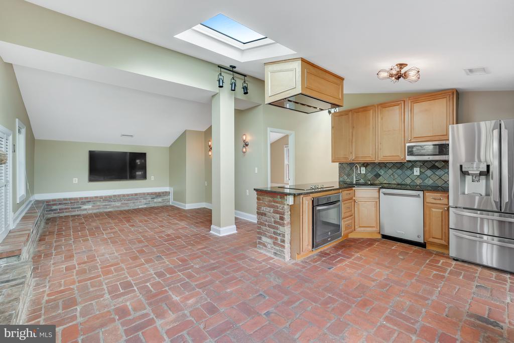 1036 LEIGH MILL RD