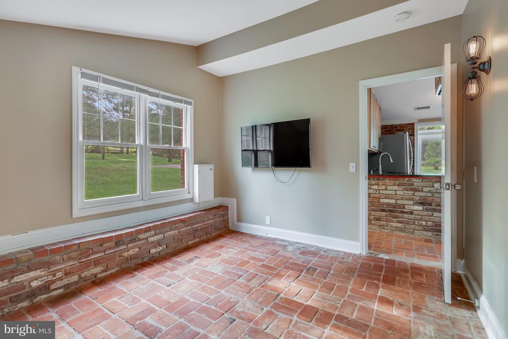1036 LEIGH MILL RD