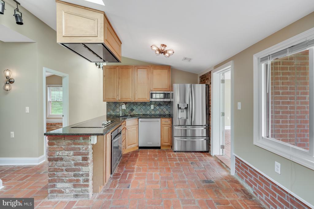 1036 LEIGH MILL RD