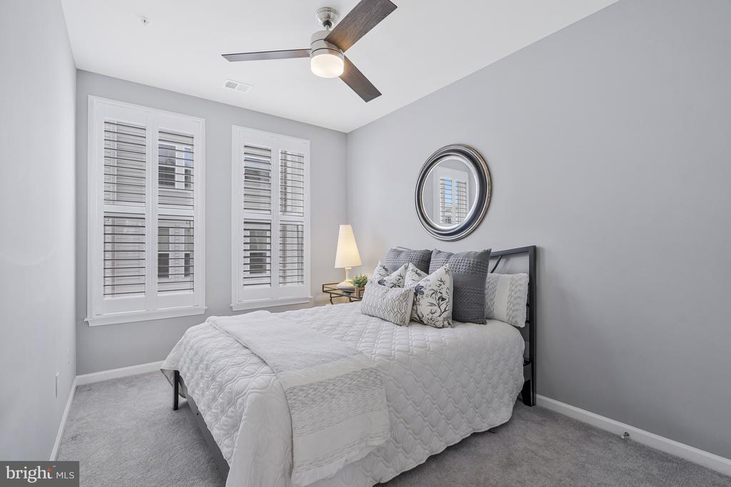 4836 Garden View Ln