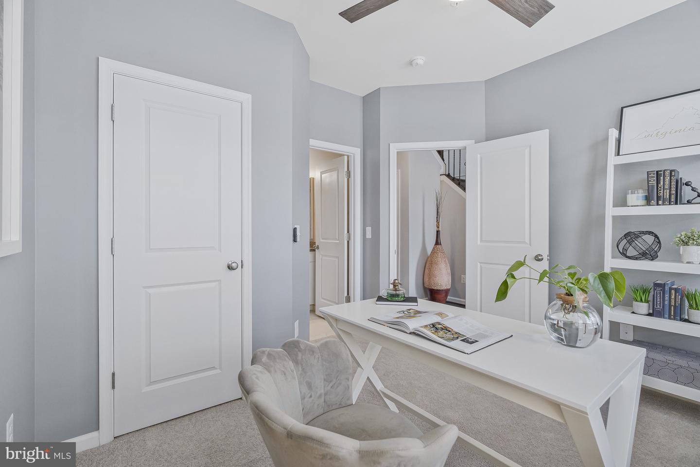 4836 Garden View Ln