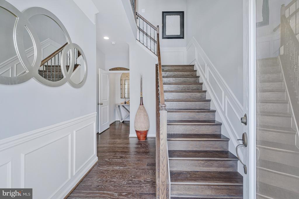 4836 Garden View Ln