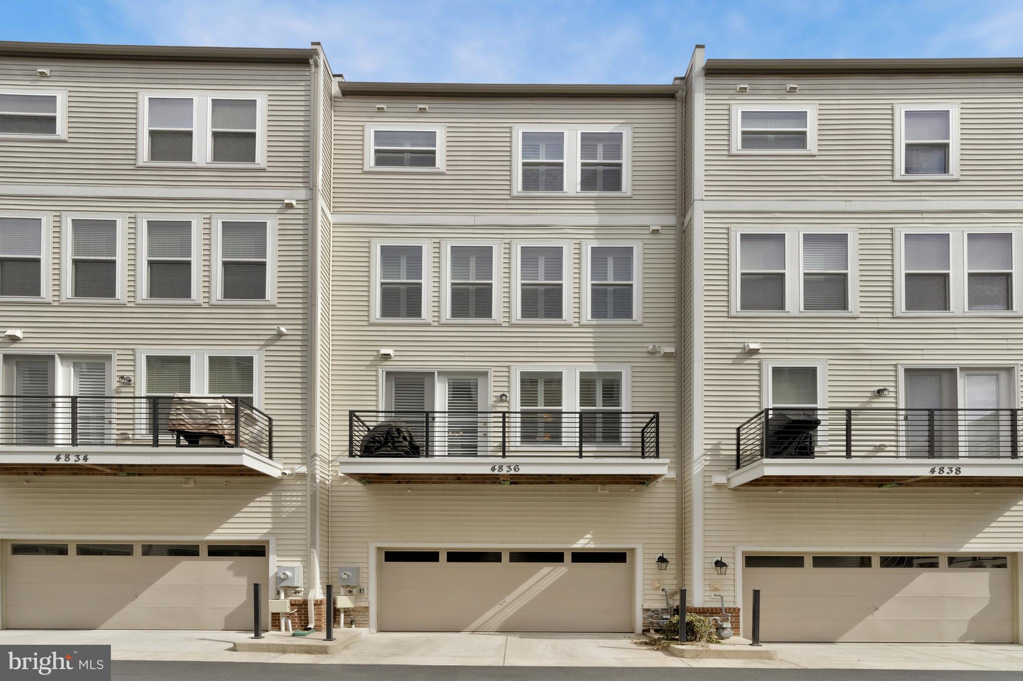 4836 Garden View Ln