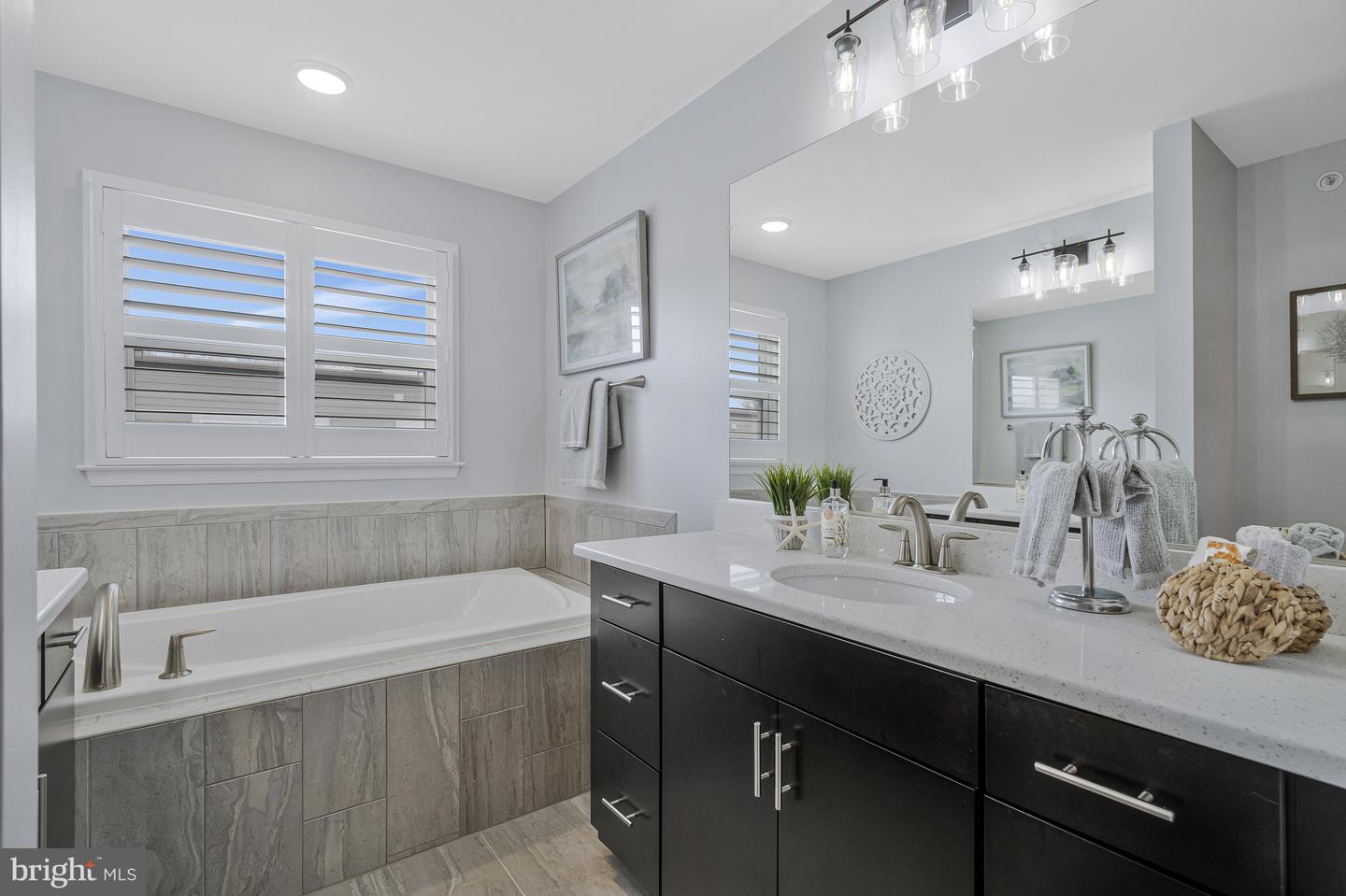 4836 Garden View Ln