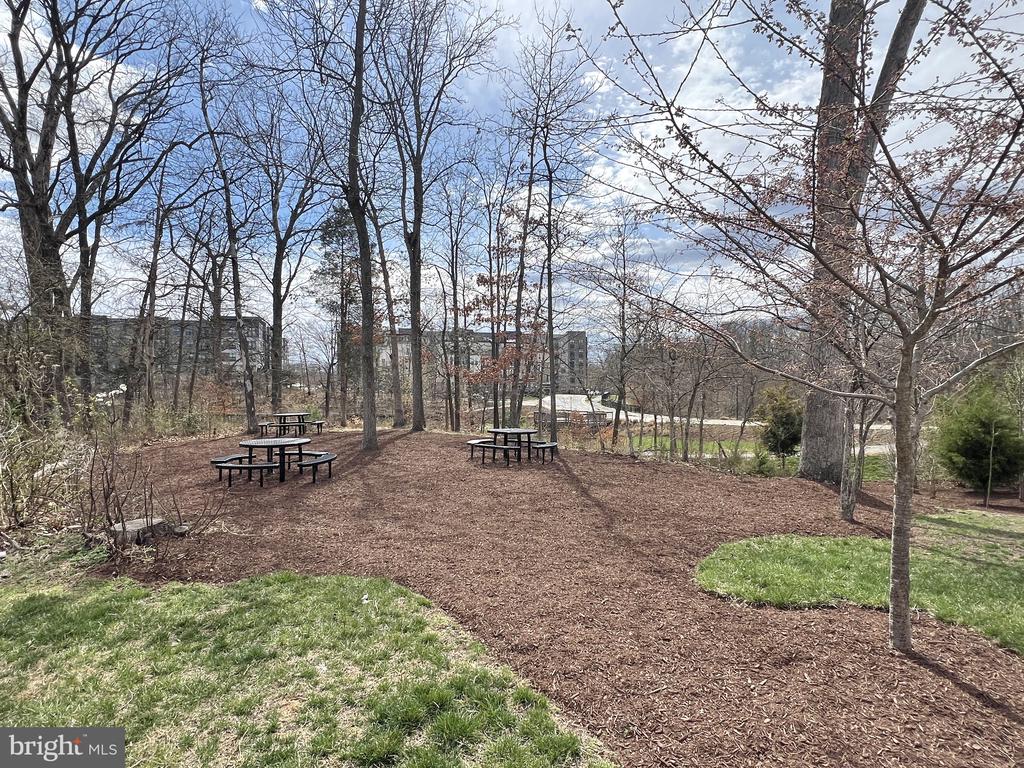 4836 Garden View Ln