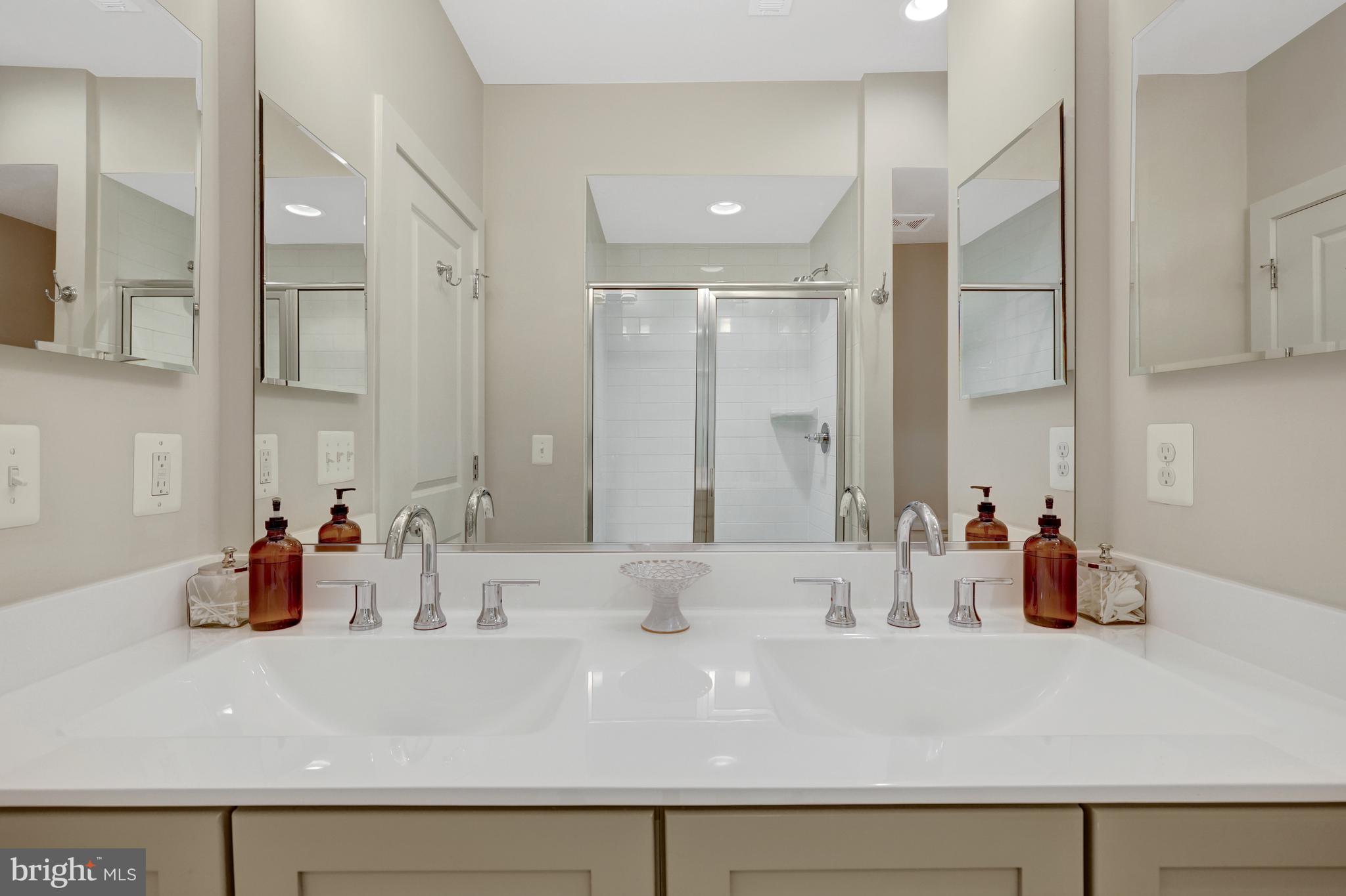 4819 Garden View Ln