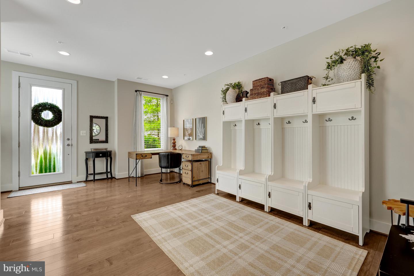 4819 Garden View Ln