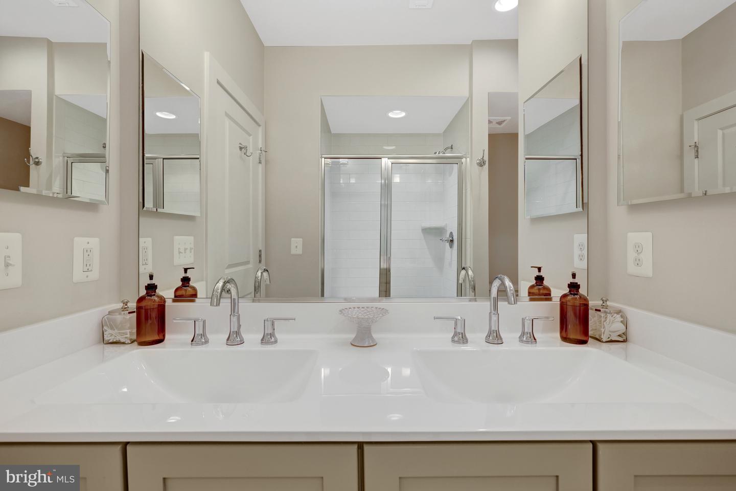 4819 Garden View Ln