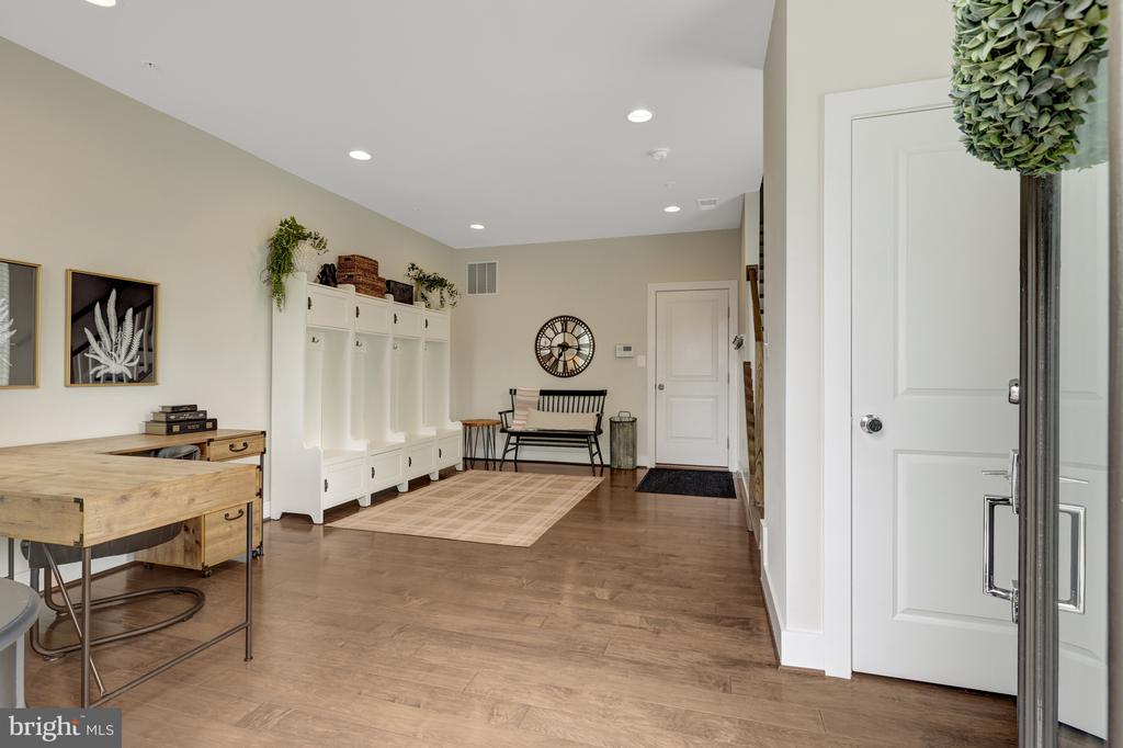 4819 Garden View Ln