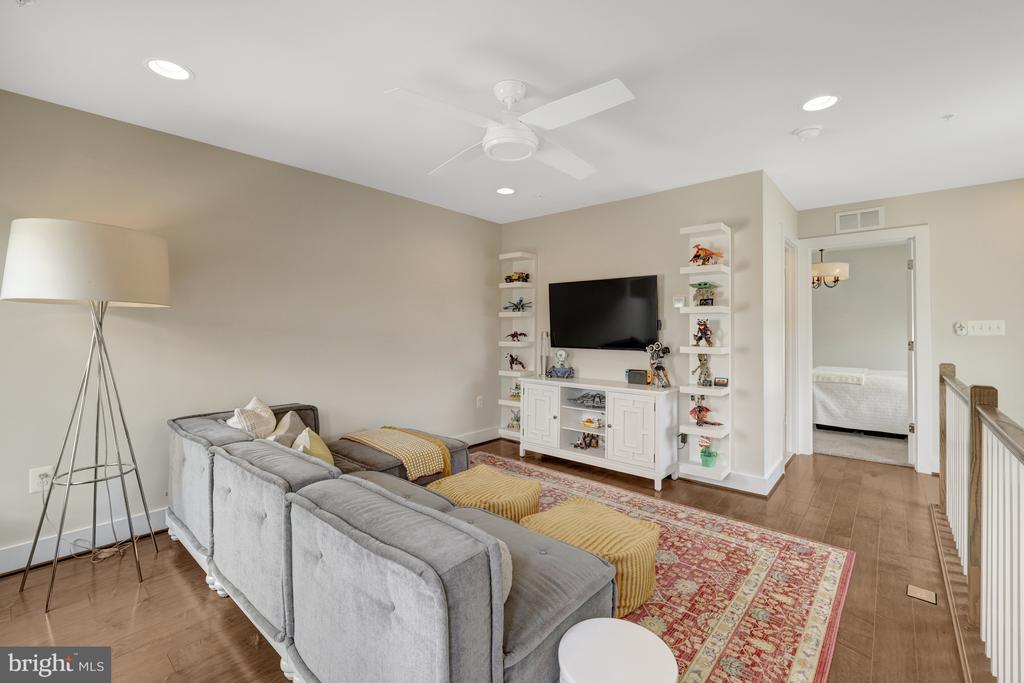 4819 Garden View Ln