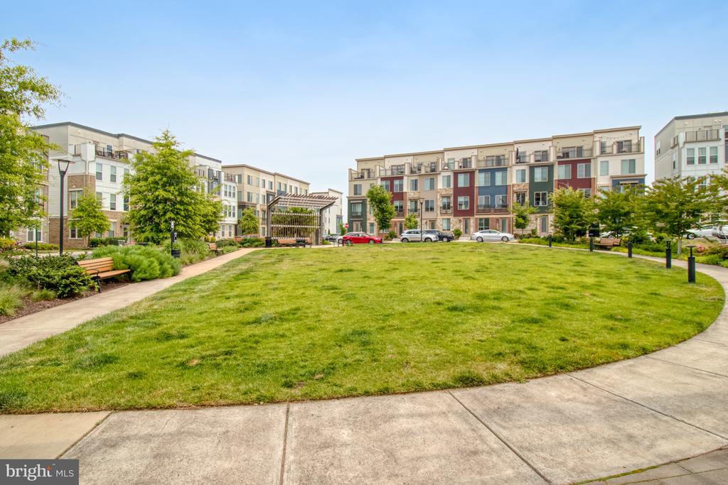4819 Garden View Ln