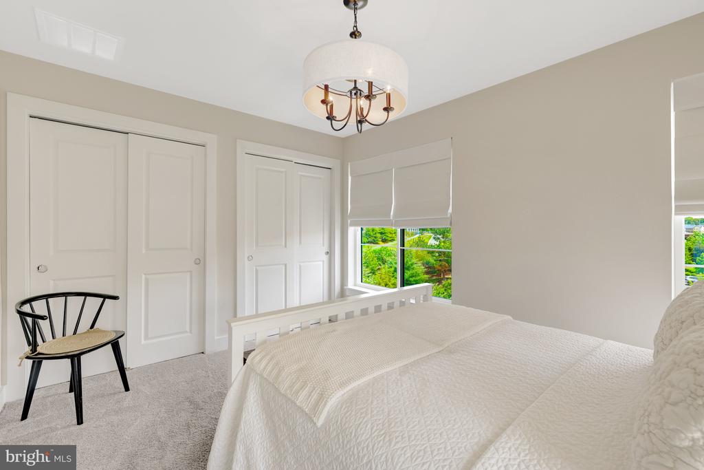 4819 Garden View Ln