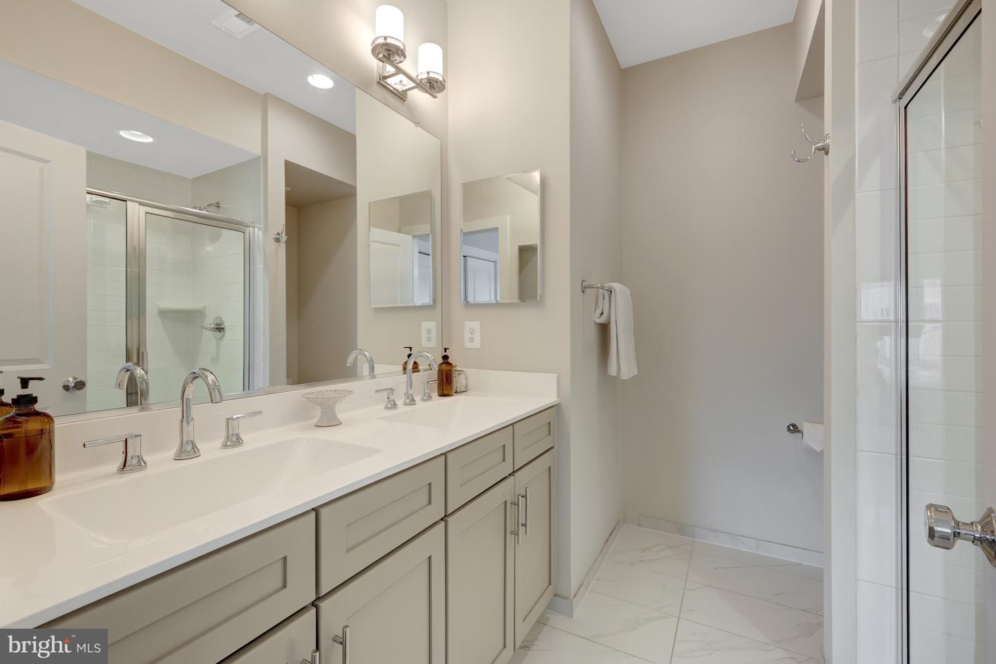 4819 Garden View Ln