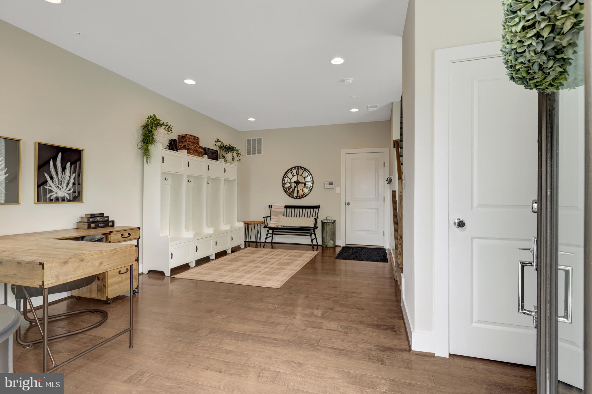 4819 Garden View Ln