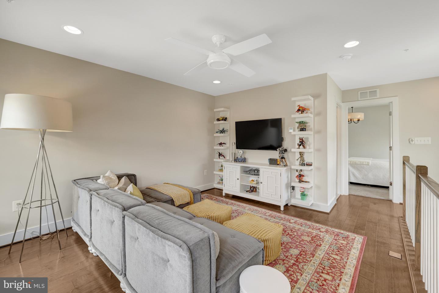 4819 Garden View Ln