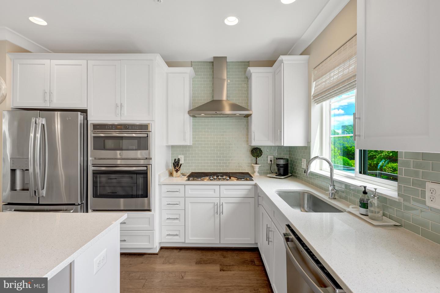 4819 Garden View Ln