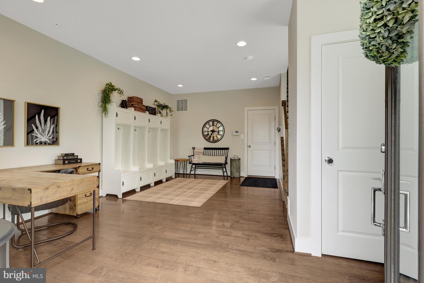 4819 Garden View Ln