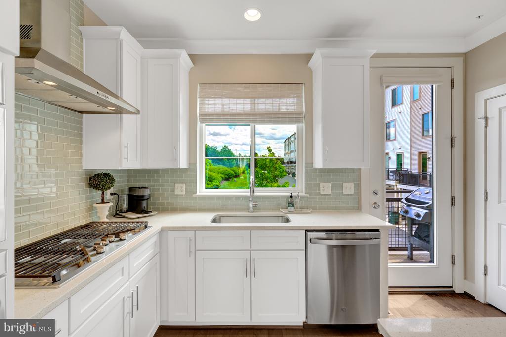 4819 Garden View Ln