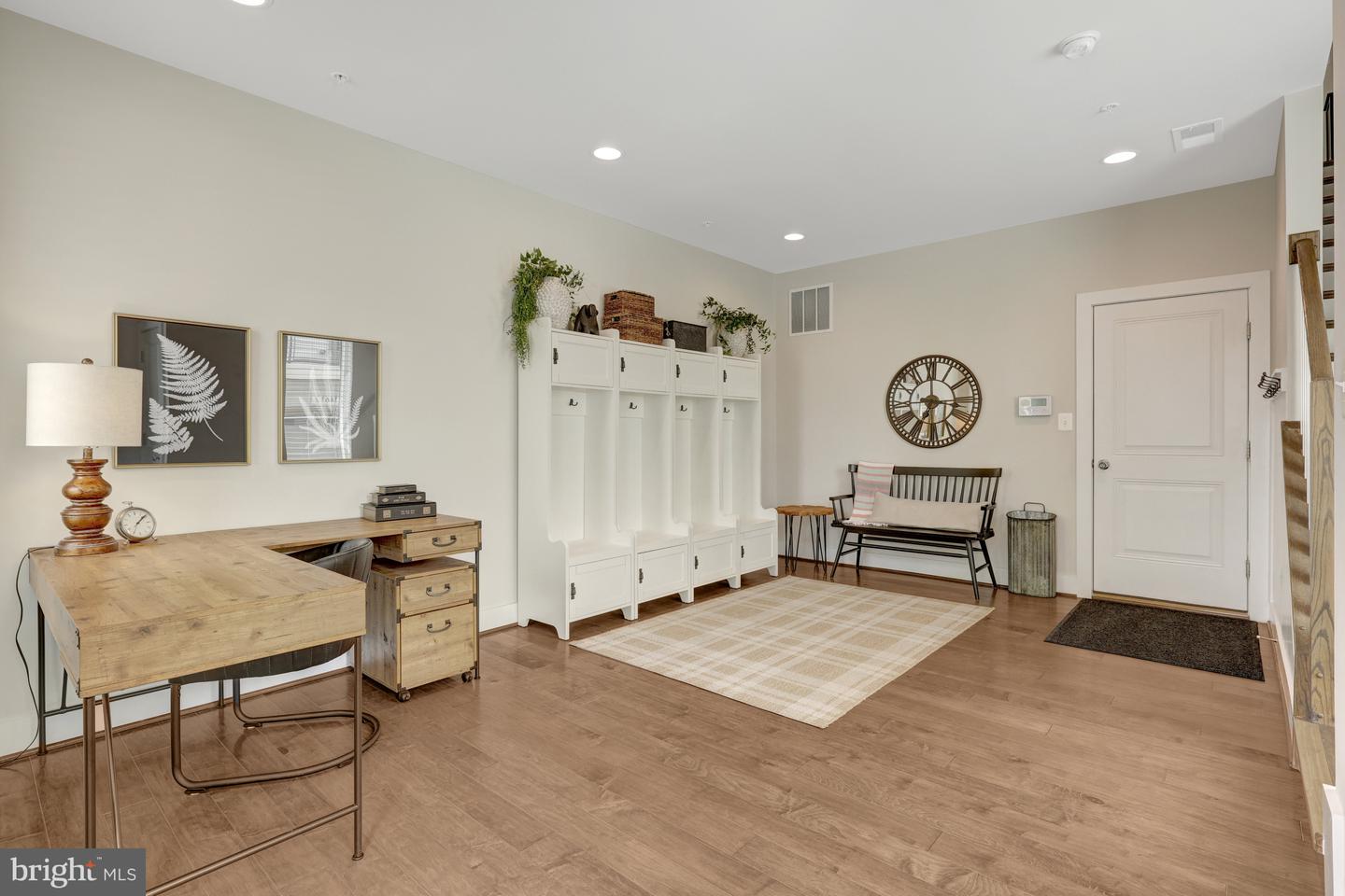 4819 Garden View Ln